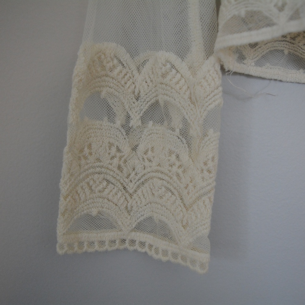 🔥 SALE 🔥 Angie Lace Cream Jacket Blouse S - Picture 4 of 8